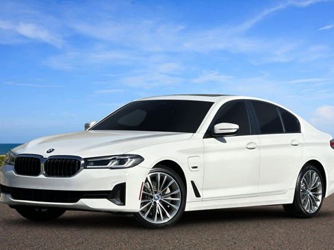 Certified 2023 BMW 530e 530e w/ Convenience Package image 1