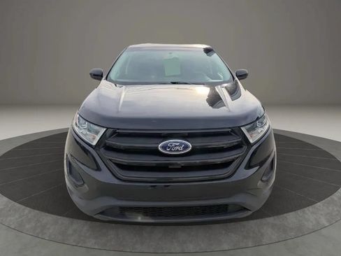 Used 2018 Ford Edge SE FWD image 2