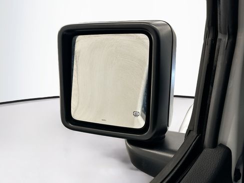 Used 2025 Jeep Wrangler Sahara image 16