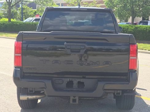 Used 2025 Toyota Tacoma TRD Sport AWD/4WD image 14