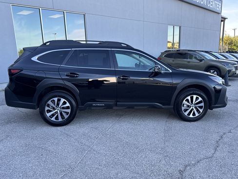 Certified 2025 Subaru Outback Premium image 2