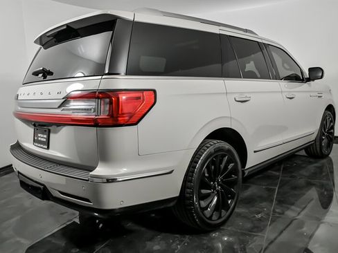 Used 2021 Lincoln Navigator Reserve image 10