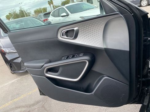 Used 2025 Kia Soul LX w/ LX Technology Package image 18