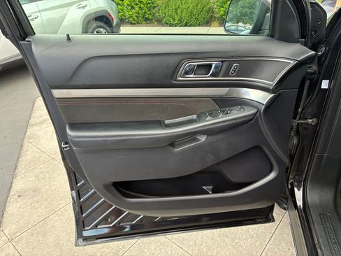 Used 2019 Ford Explorer XLT w/ Equipment Group 202A FWD image 13