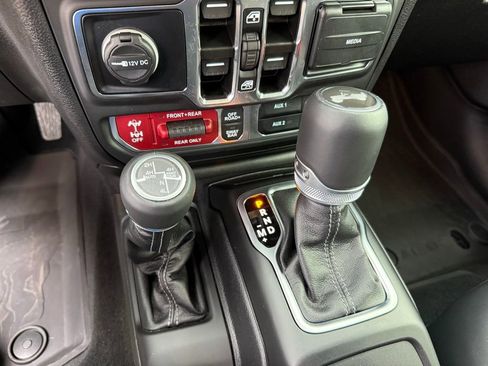 Used 2025 Jeep Wrangler Unlimited Rubicon image 31