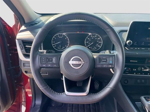 Used 2024 Nissan Rogue SV w/ SV Premium Package image 13