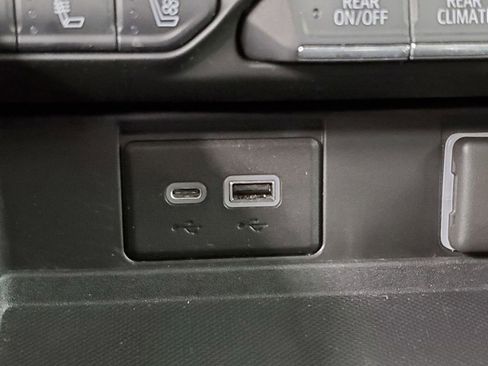 Used 2022 Chevrolet Tahoe High Country w/ Premium Package image 20