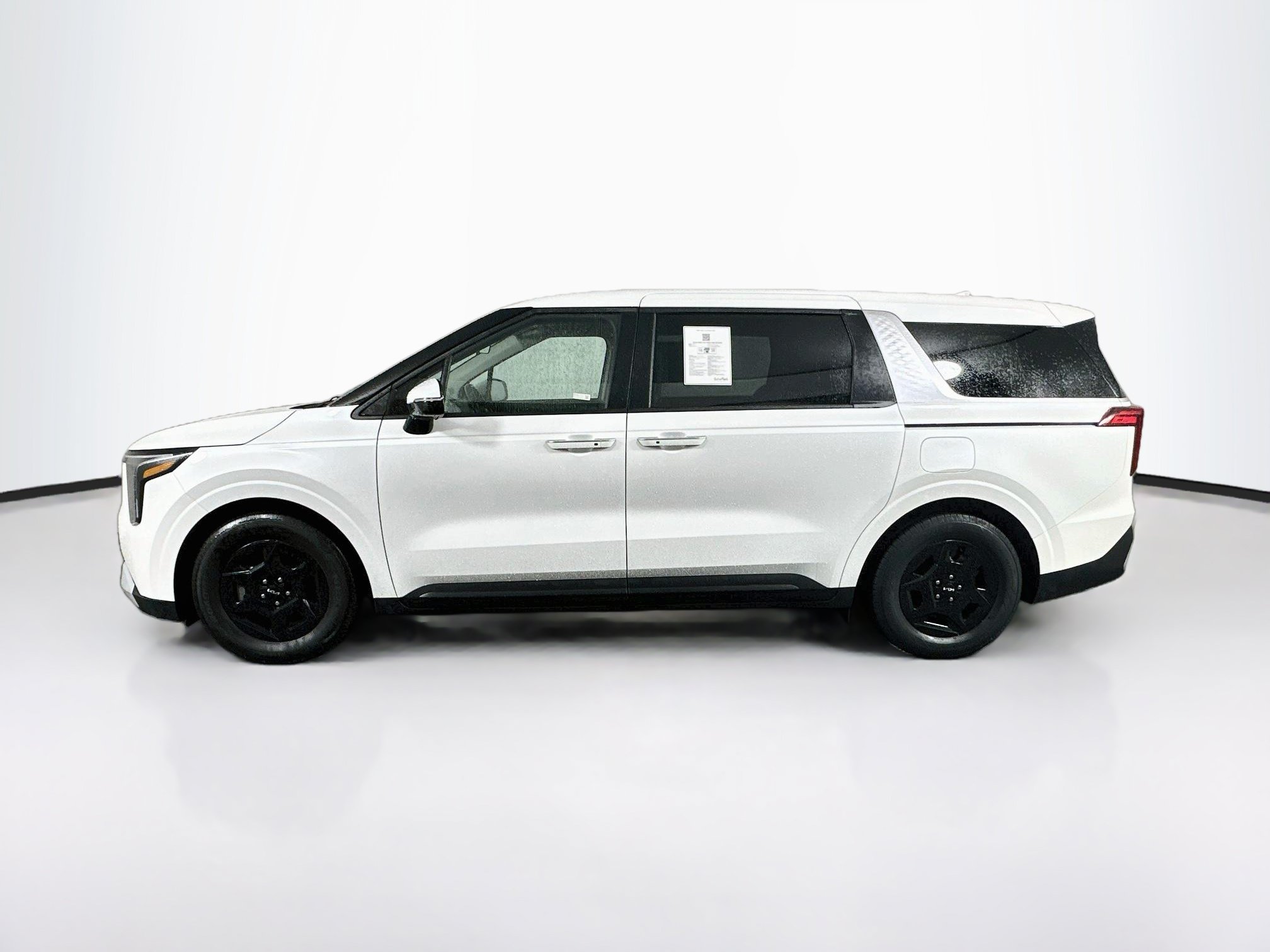 Used 2025 Kia Carnival FWD image 4