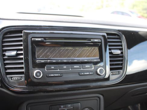 Used 2013 Volkswagen Beetle 2.5 image 17