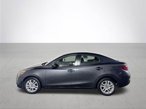 Used 2017 Toyota Yaris iA image 9