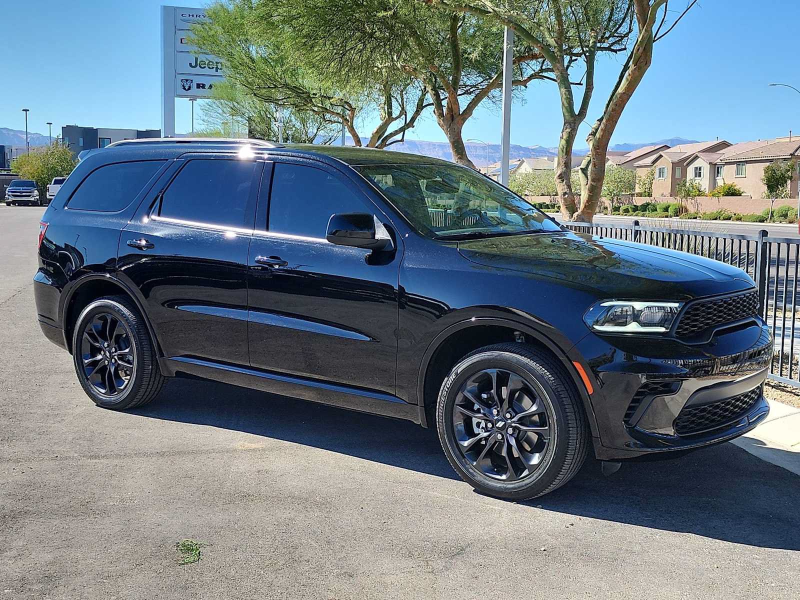 Used 2025 Dodge Durango GT w/ Blacktop Package AWD/4WD image 2