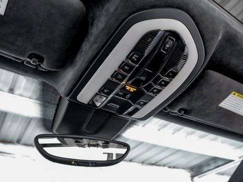 Used 2018 Porsche Cayenne Turbo image 22