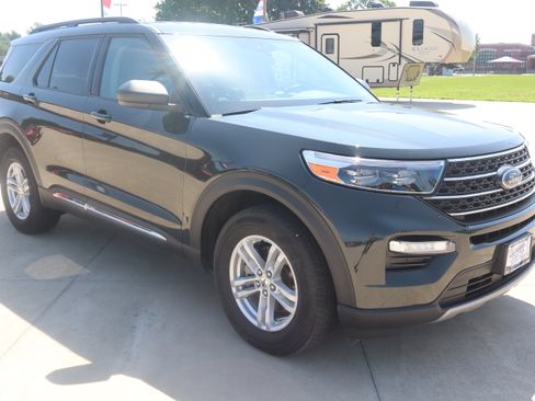 Used 2023 Ford Explorer XLT w/ Equipment Group 202A AWD/4WD image 3