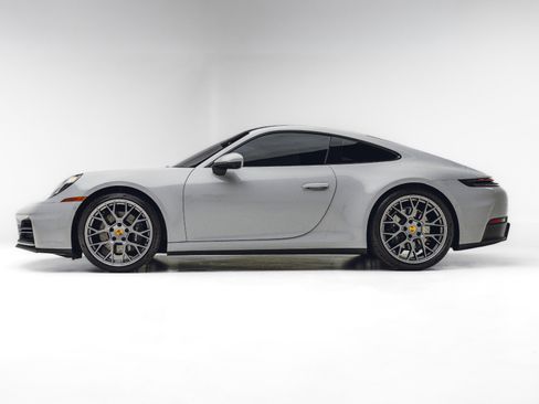 Used 2025 Porsche 911 Carrera RWD image 5