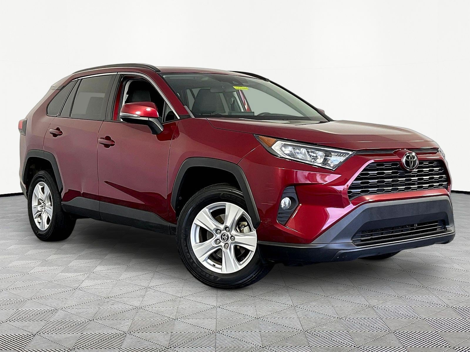 Used 2021 Toyota RAV4 XLE w/ Convenience Package AWD/4WD image 3