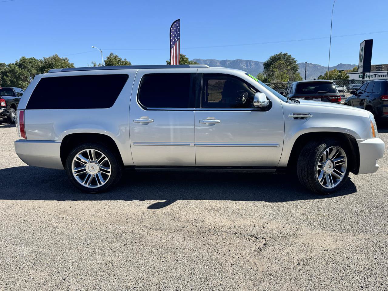 Used 2013 Cadillac Escalade ESV Premium AWD/4WD image 7