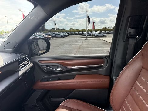 Certified 2023 GMC Yukon Denali Ultimate AWD/4WD image 13