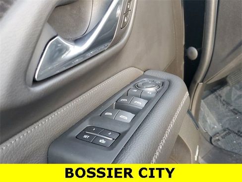 Certified 2021 GMC Yukon Denali w/ Denali Ultimate Package image 24