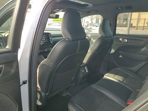 Used 2021 Volvo XC40 P8 Recharge w/ Advanced Package image 29