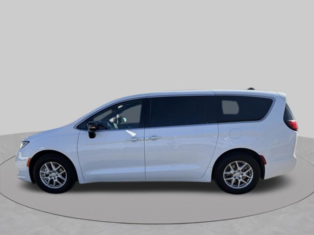 Used 2025 Chrysler Pacifica Select FWD image 5