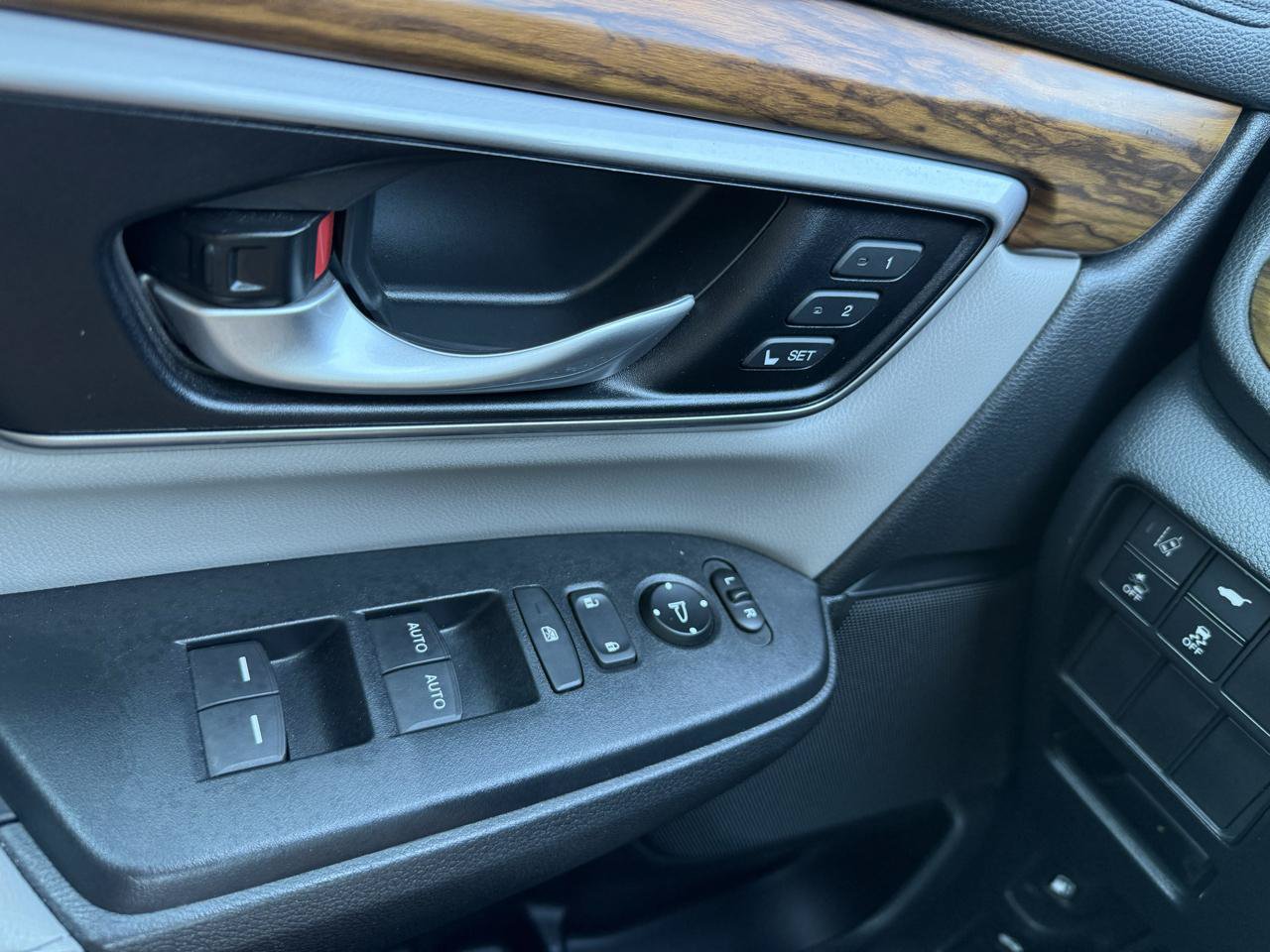 Used 2018 Honda CR-V Touring image 31