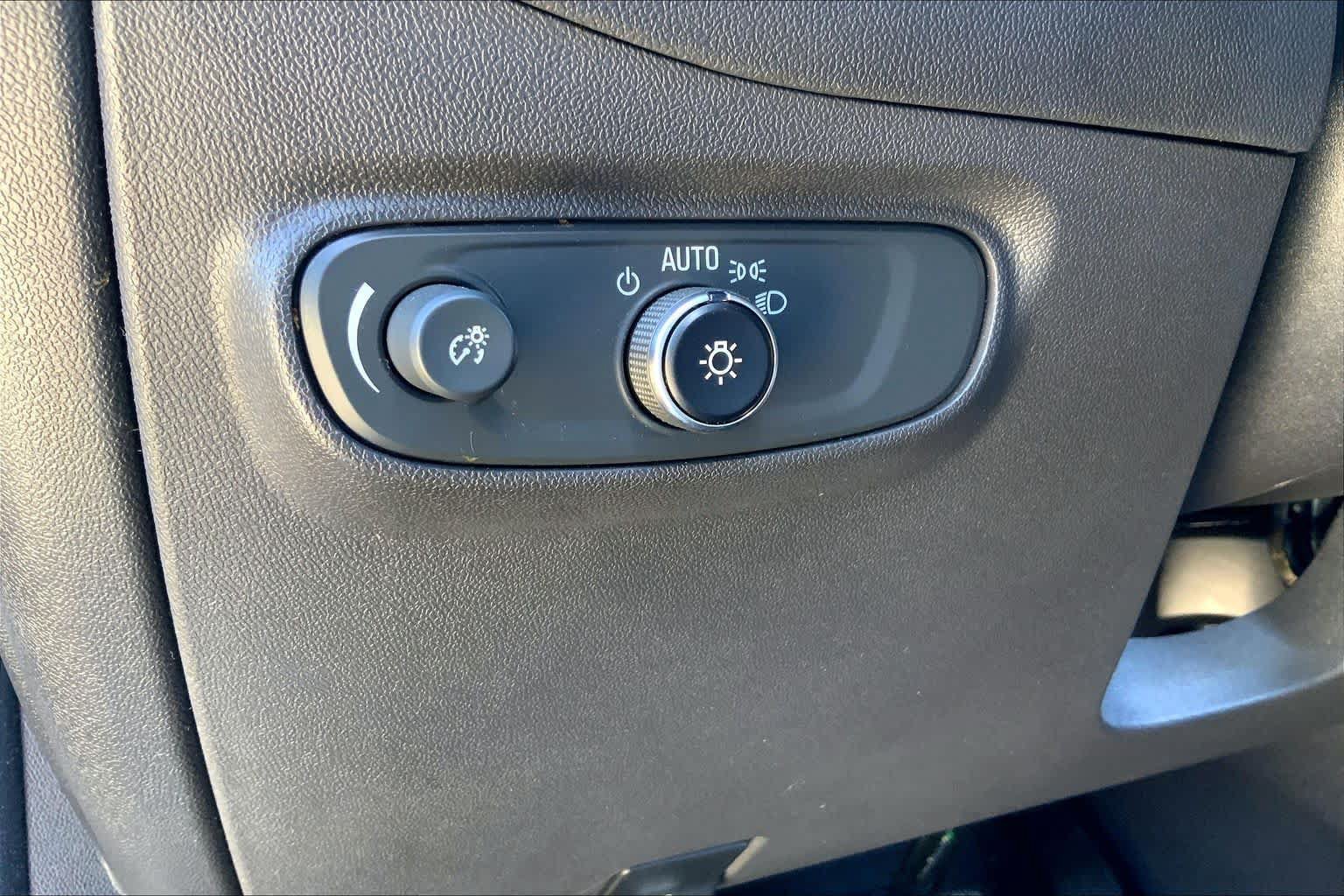 Used 2023 Chevrolet Equinox LT FWD image 35