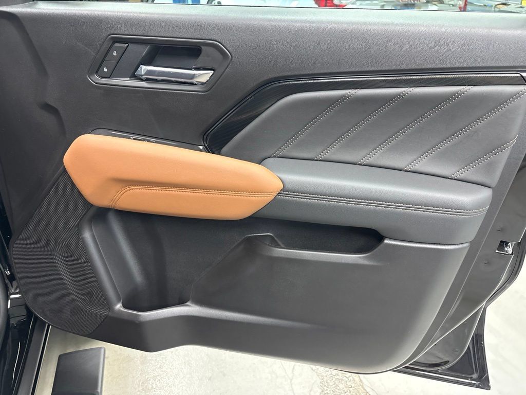 New 2026 GMC Canyon AT4 w/ Technology Plus Package AWD/4WD image 8