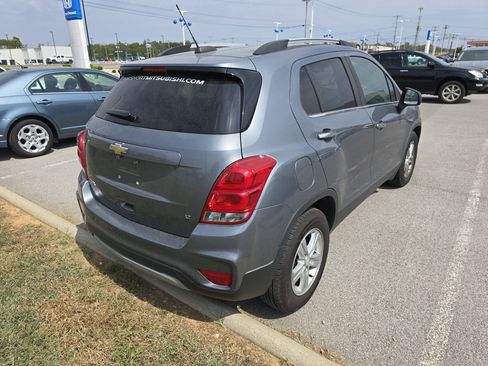 Used 2019 Chevrolet Trax LT w/ LT Convenience Package image 3