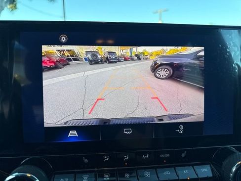 Used 2023 Chevrolet Colorado LT w/ LT Convenience Package II image 19