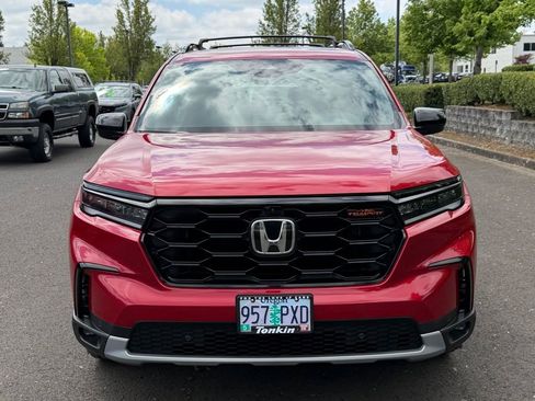 Used 2025 Honda Pilot TrailSport image 3