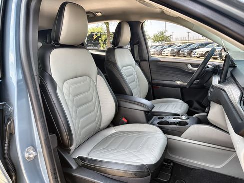 Certified 2023 Ford Escape Platinum w/ Premium Technology Package FWD image 24