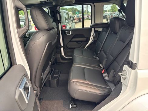 New 2026 Jeep Wrangler Unlimited Sahara AWD/4WD image 19