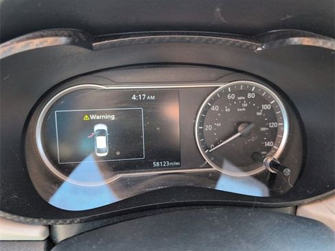 Used 2021 Nissan Versa SV image 9