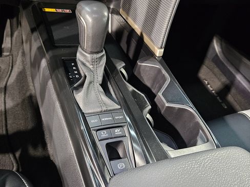 Used 2025 Toyota Camry SE FWD image 32