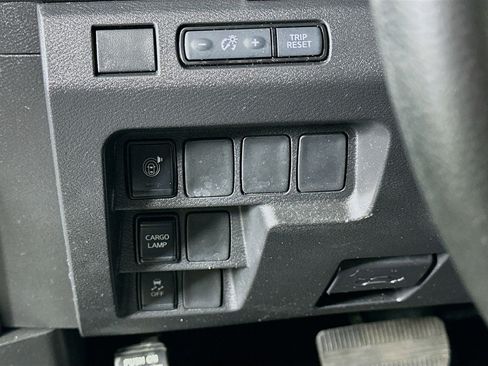 Used 2025 Nissan Frontier SV image 17