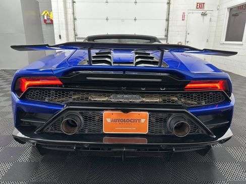 Used 2020 Lamborghini Huracan EVO image 9