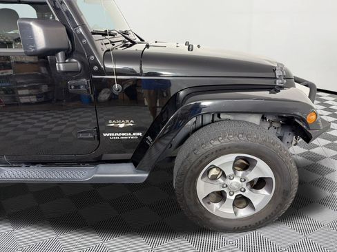 Used 2017 Jeep Wrangler Unlimited Sahara AWD/4WD image 21