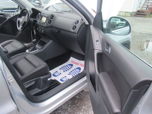 Used 2013 Volkswagen Tiguan SE image 23