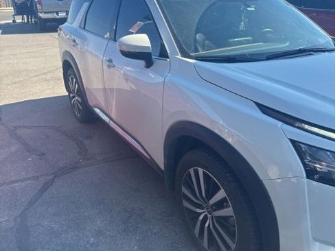 Used 2023 Nissan Pathfinder Platinum w/ Cargo Package image 3