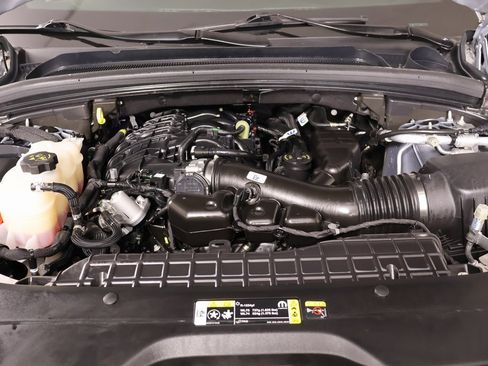 Used 2024 Jeep Grand Cherokee L Limited w/ Luxury Tech Group II image 23