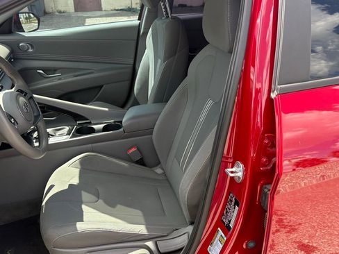 Used 2023 Hyundai Elantra SEL w/ Convenience Package image 9