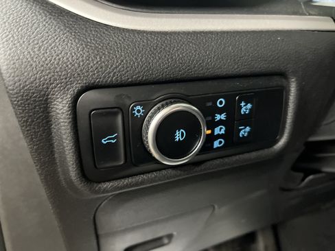 Used 2023 Ford Explorer XLT w/ Equipment Group 202A AWD/4WD image 17