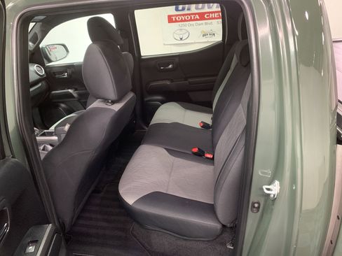 Used 2022 Toyota Tacoma TRD Off-Road w/ Technology Package image 14