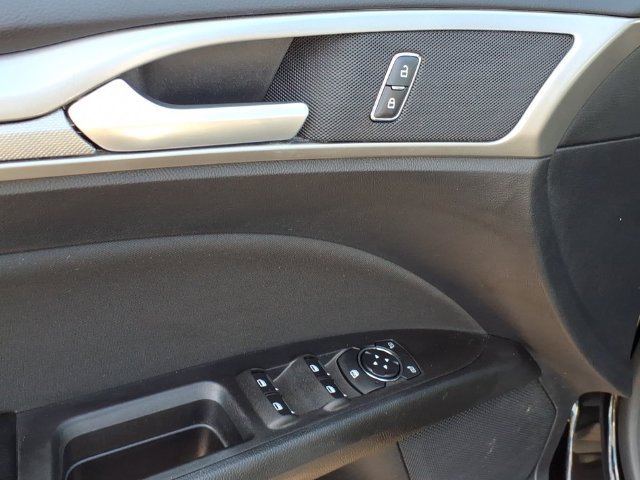 Used 2020 Ford Fusion SE AWD/4WD image 15