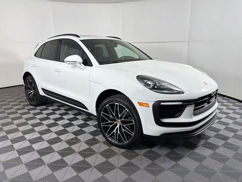 Certified 2026 Porsche Macan image 7
