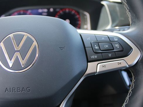 Certified 2022 Volkswagen Taos SEL AWD/4WD image 12