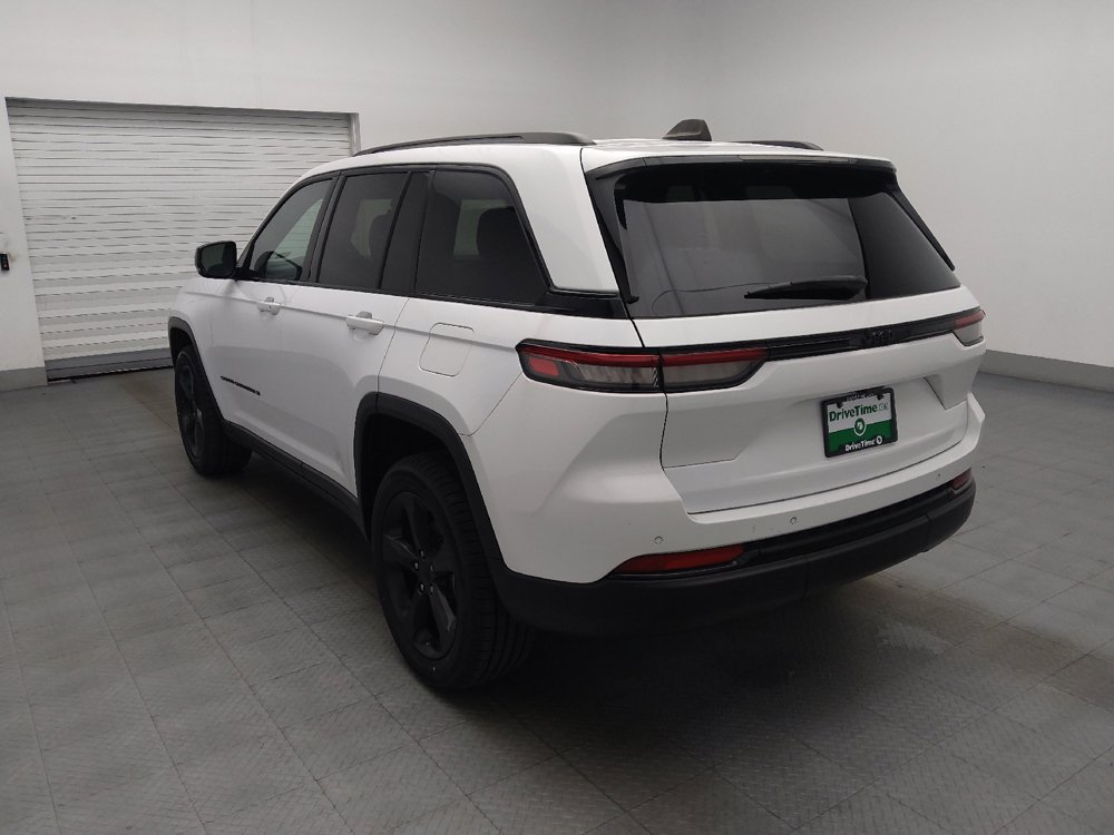 Used 2023 Jeep Grand Cherokee Altitude RWD image 5
