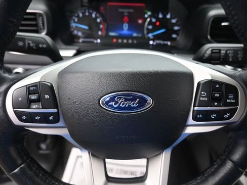 Used 2022 Ford Explorer XLT w/ Equipment Group 202A AWD/4WD image 17