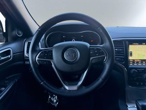 Used 2018 Jeep Grand Cherokee Laredo AWD/4WD image 17
