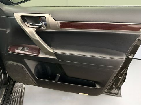 Used 2014 Lexus GX 460 image 35